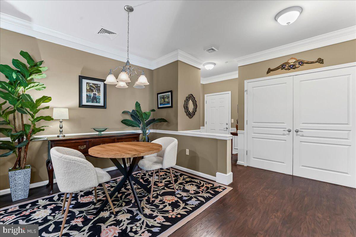 521 Creekside Drive, Brookhaven