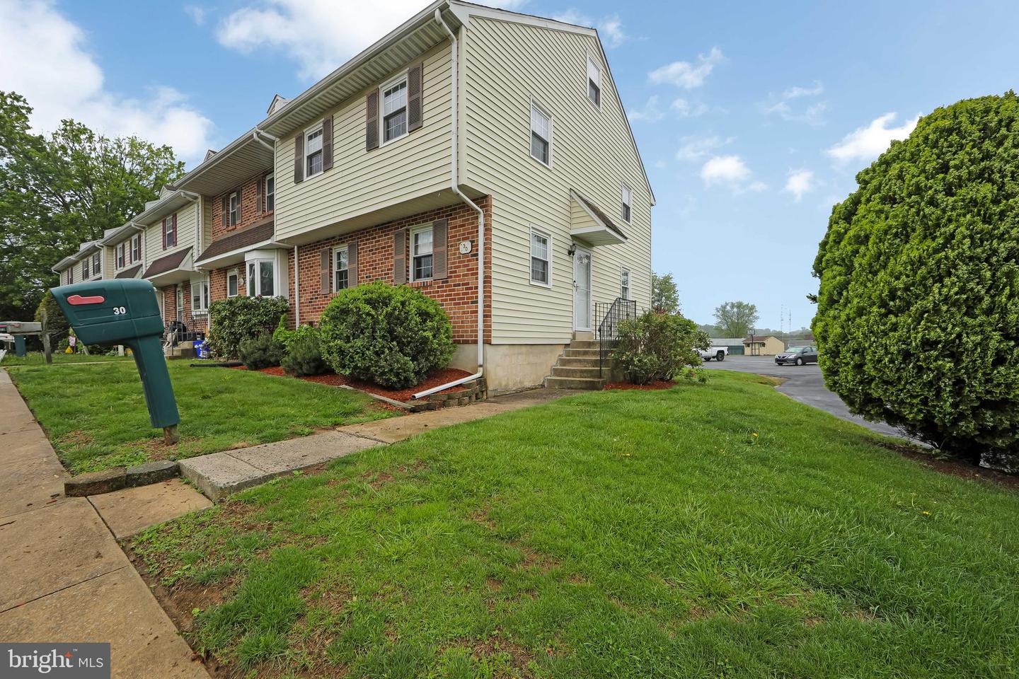 30 Colonial Circle, Aston