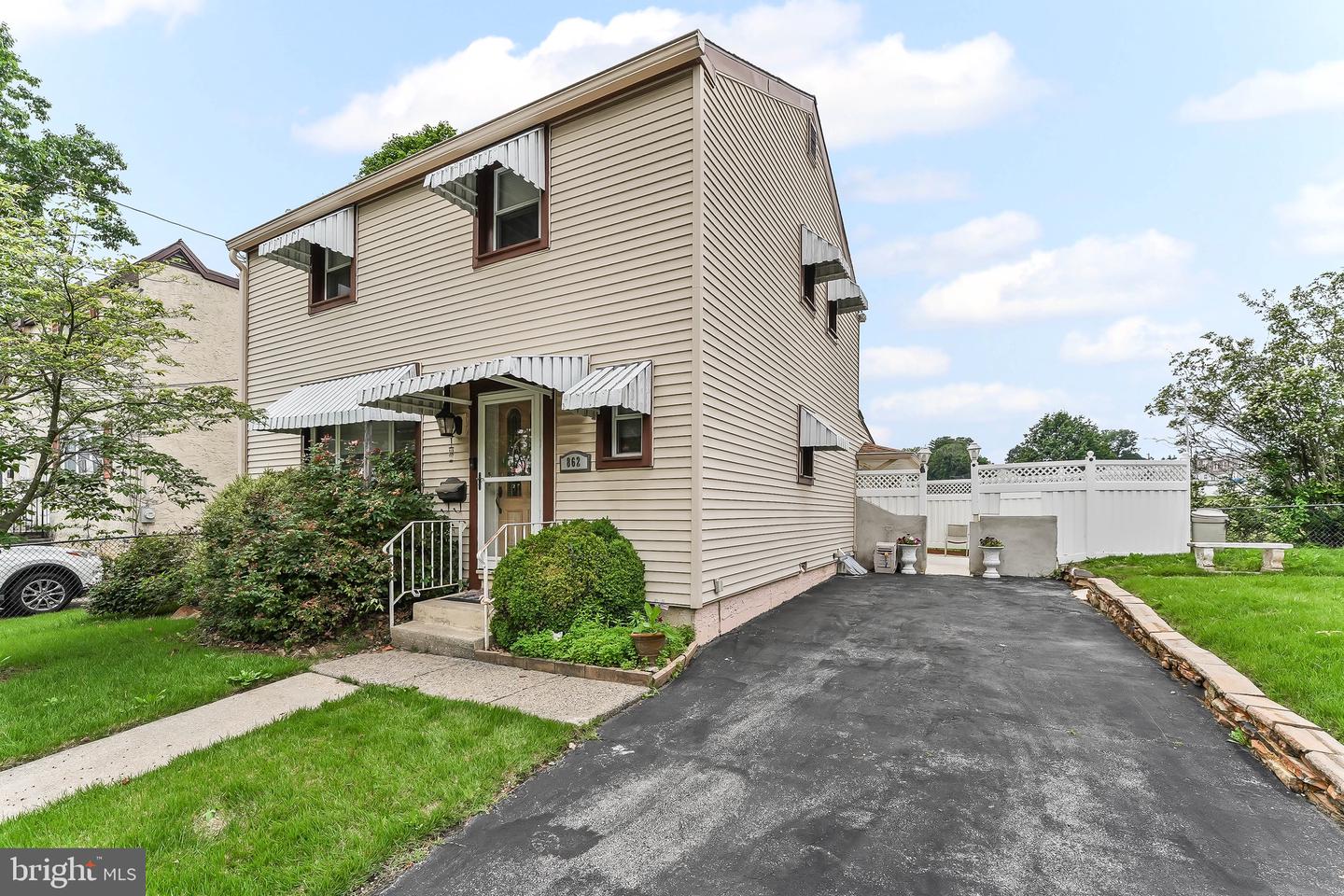 862+lot (Garage) Penn Street, Bryn Mawr