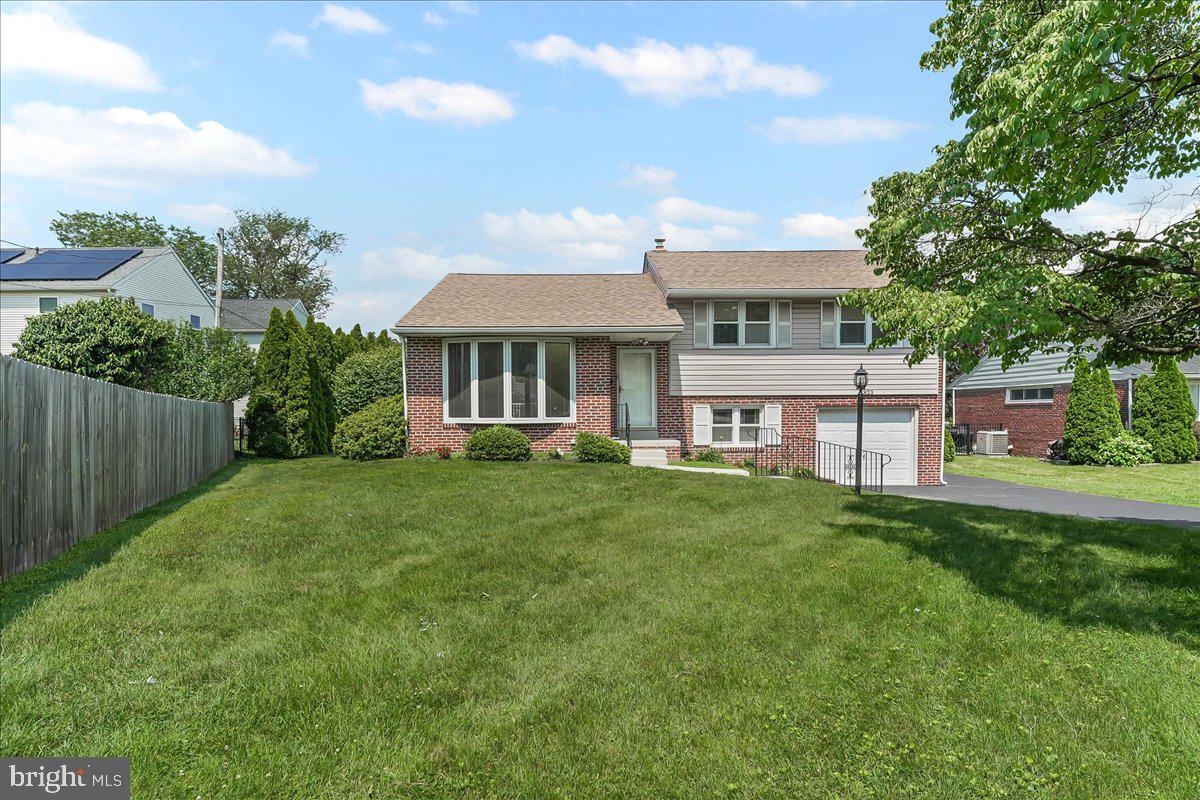 823 Coppock Lane, Springfield