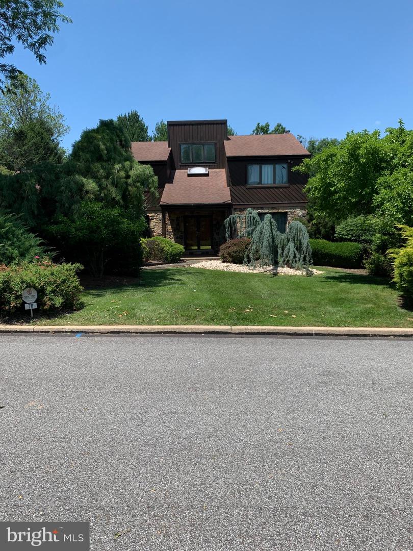 70 Hargrave Lane, Media