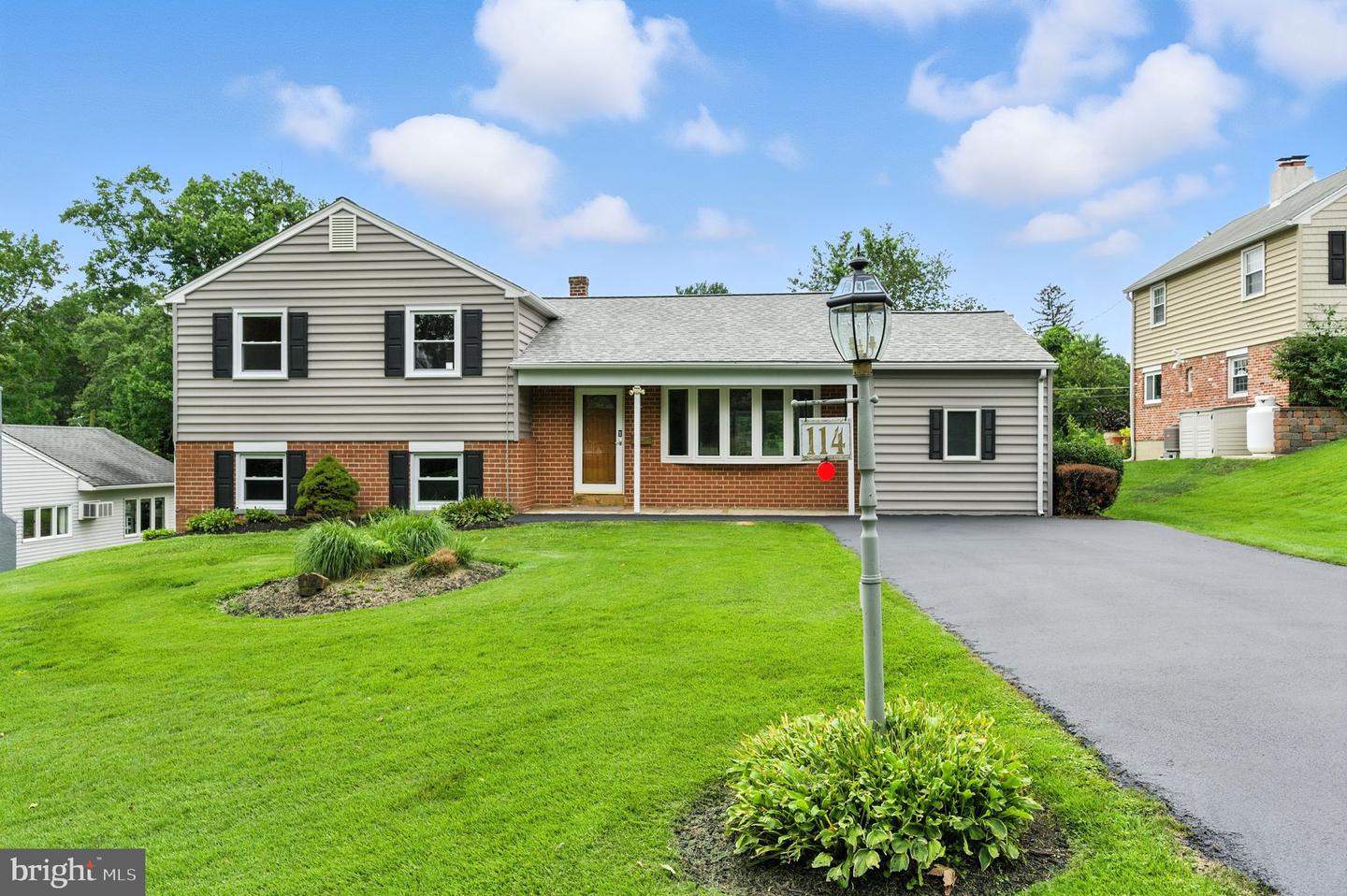 114 Woodview Lane, Media