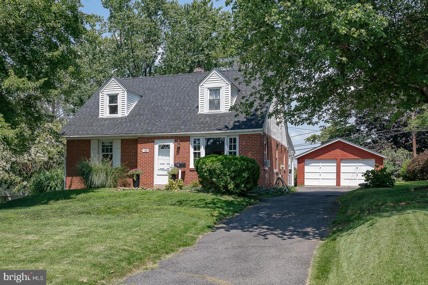 135 Sherman Road, Springfield