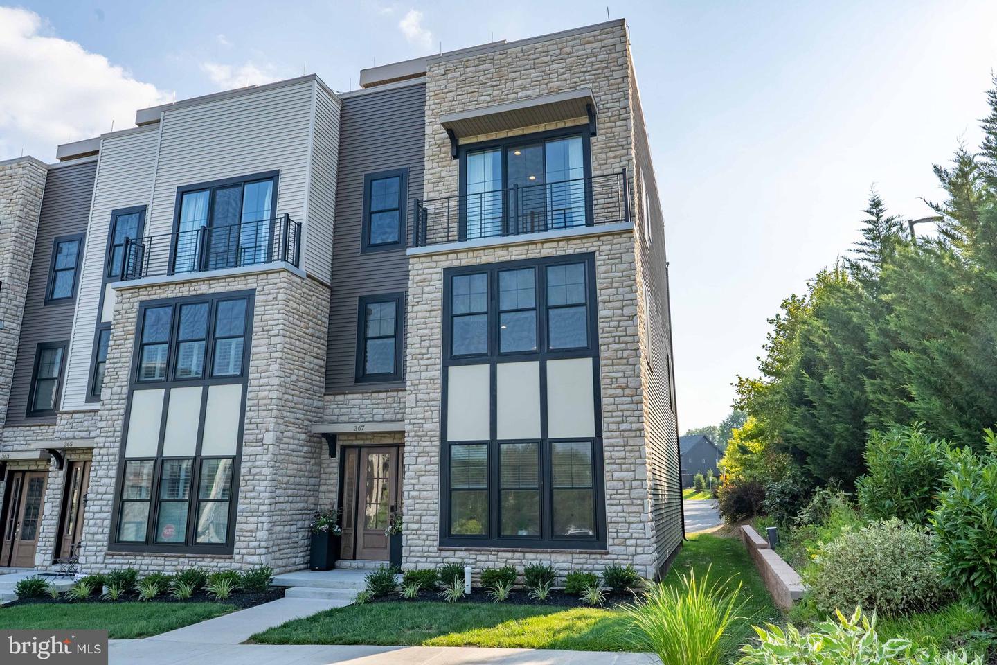 367 W Horseshoe Trail, Newtown Square