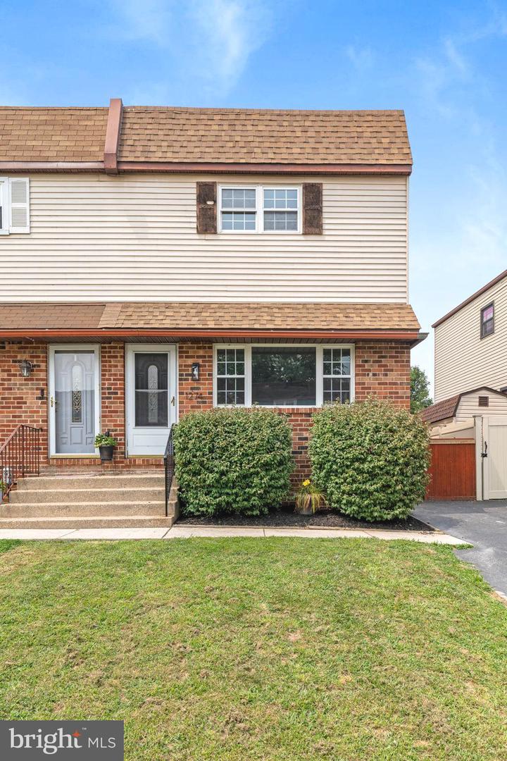 1274 Nicole Lane, Secane