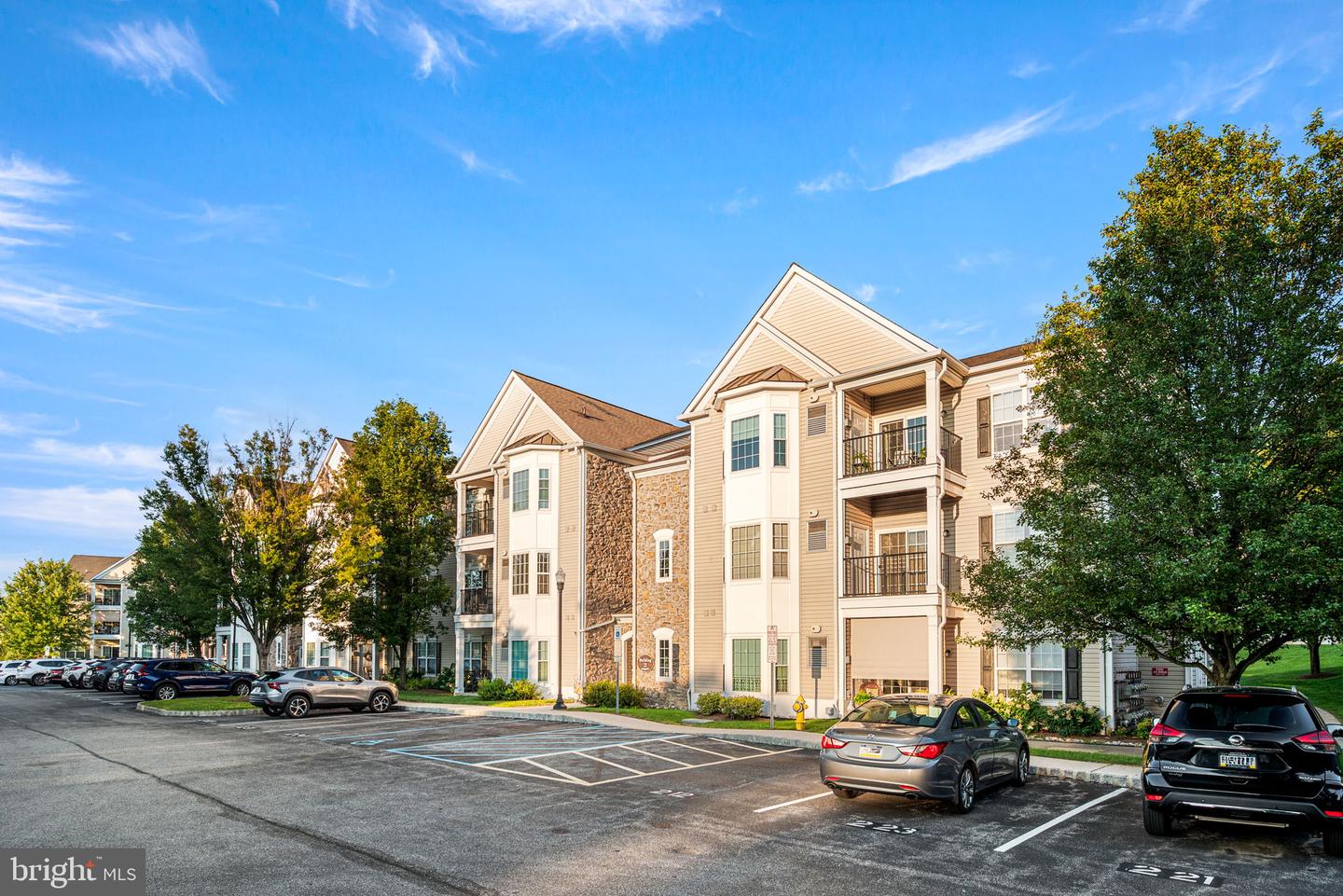 231 Creekside Drive, Brookhaven