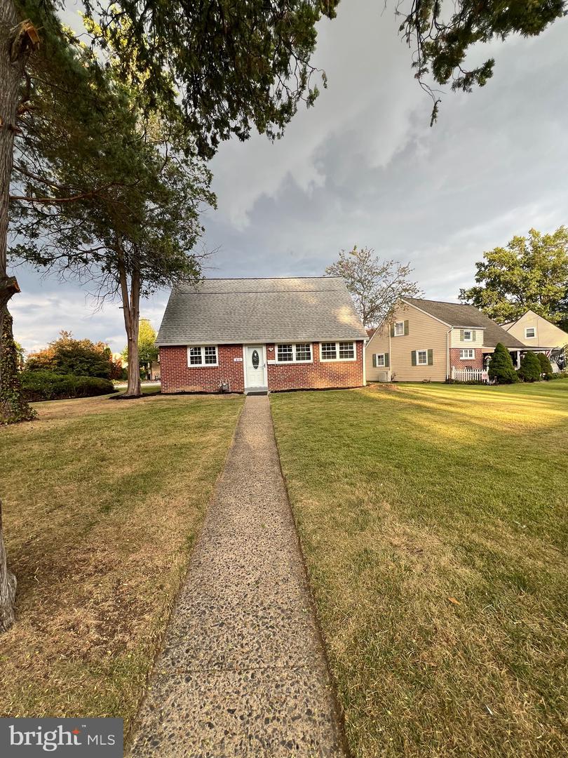 810 Quince Lane, Secane