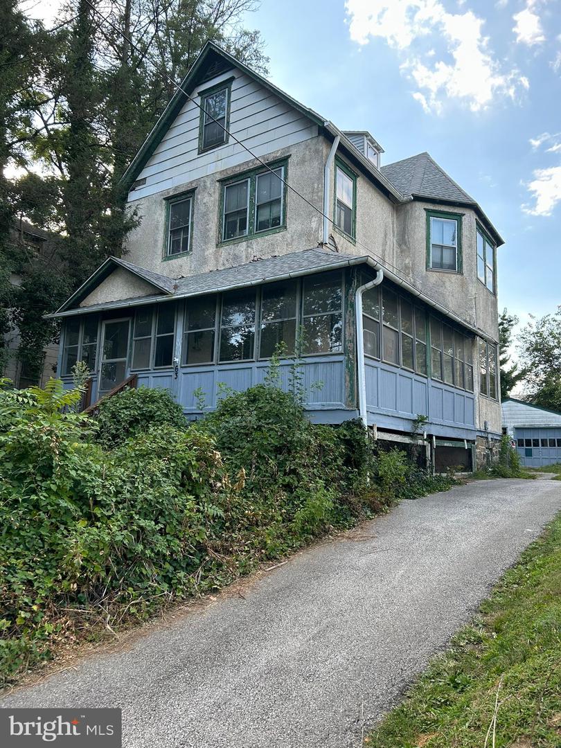 63 W Greenwood Avenue W, Lansdowne