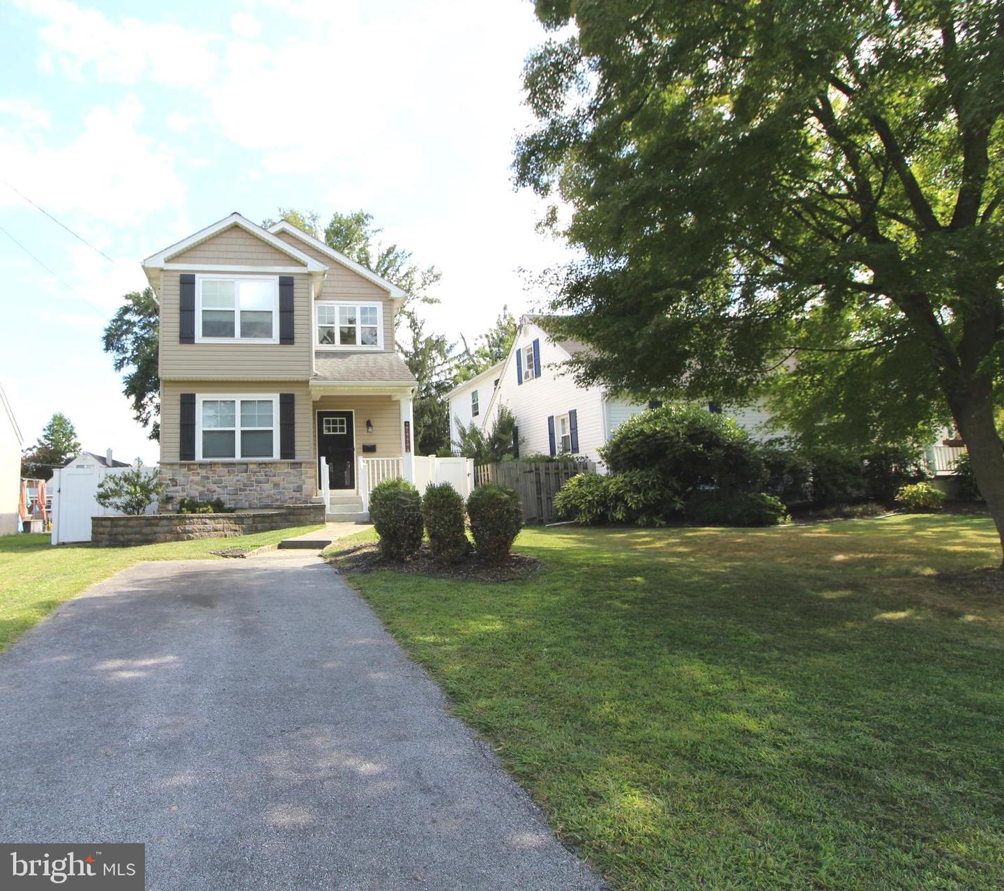 2608 Grand Avenue, Holmes