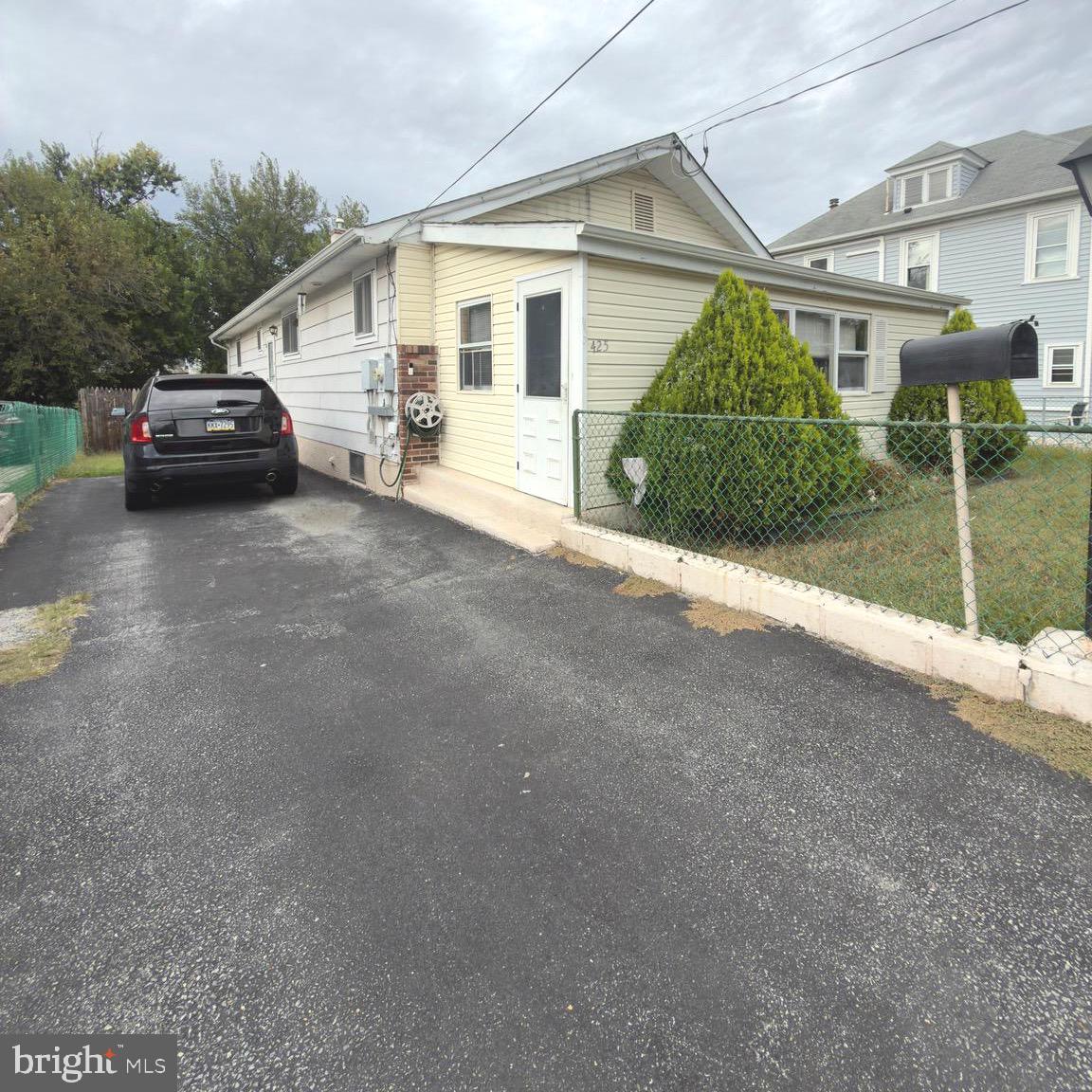 425 Manhattan Street, Essington