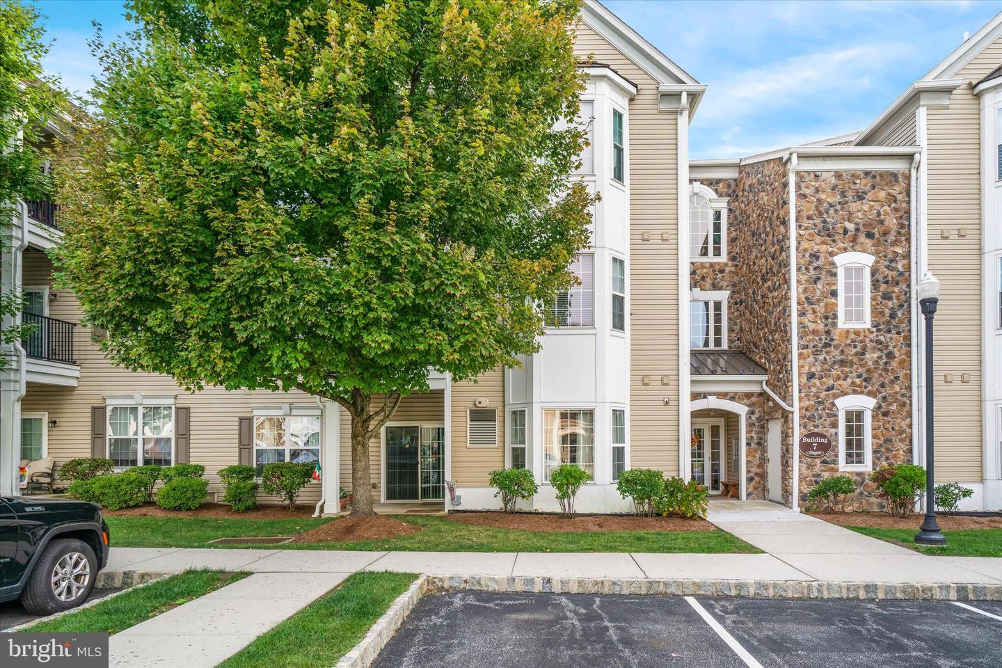 711 Creekside Drive, Brookhaven
