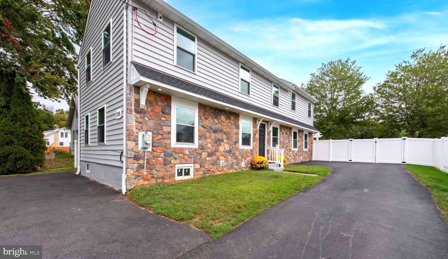 726 W Brookhaven Road, Wallingford