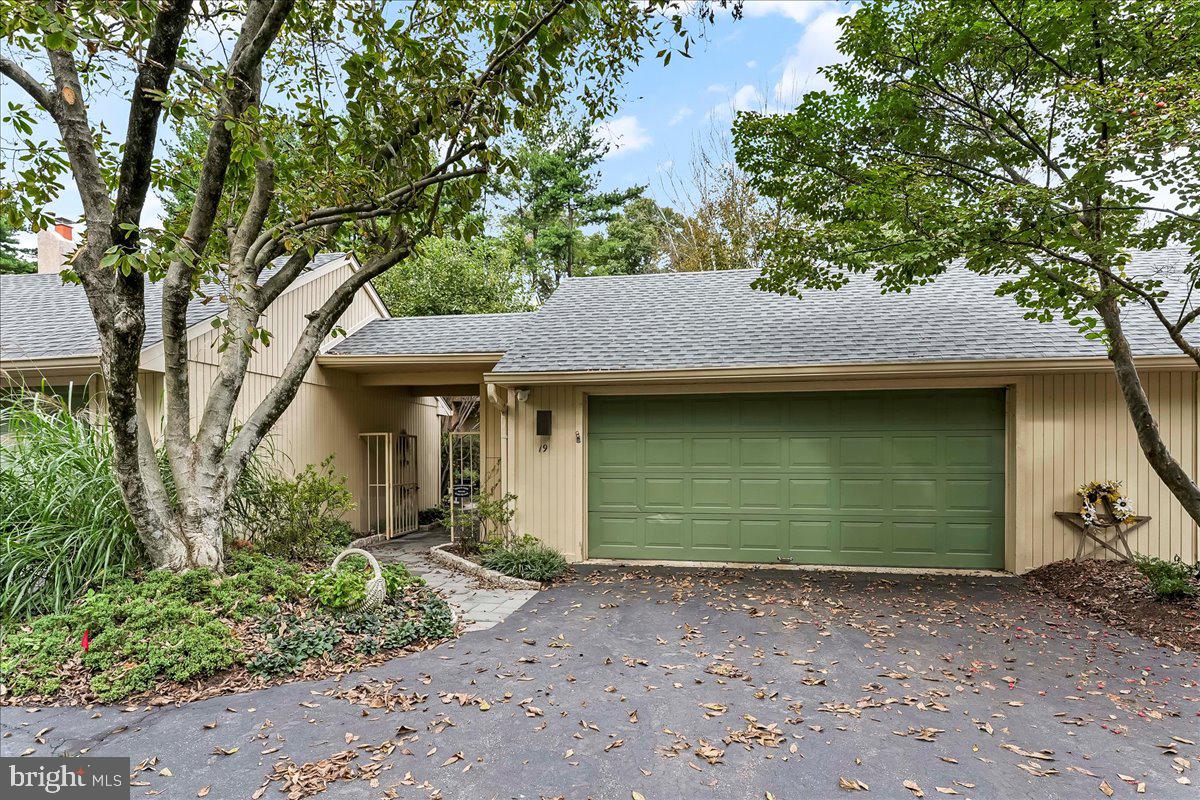 19 Toft Woods Way, Media