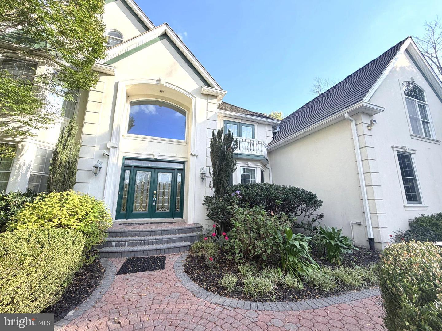 584 S Heilbron Drive, Media