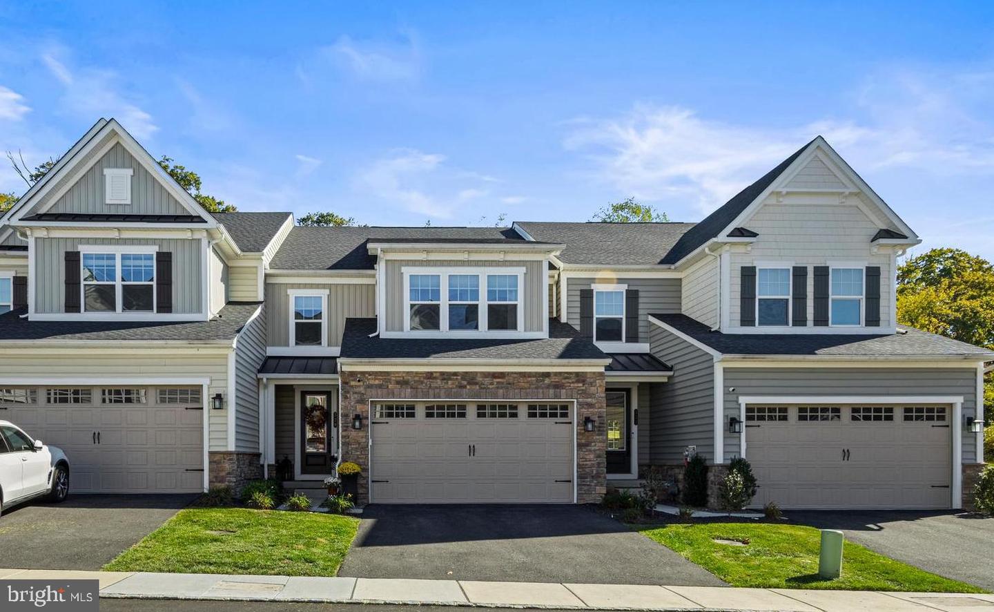 329 Ponds Edge Drive, Media
