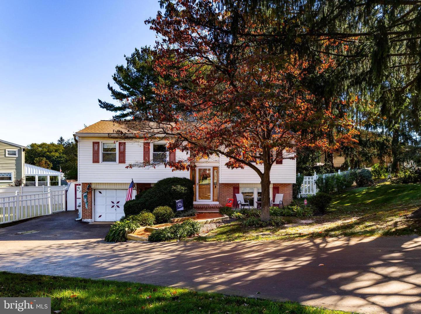 699 Cherry Tree Road, Aston