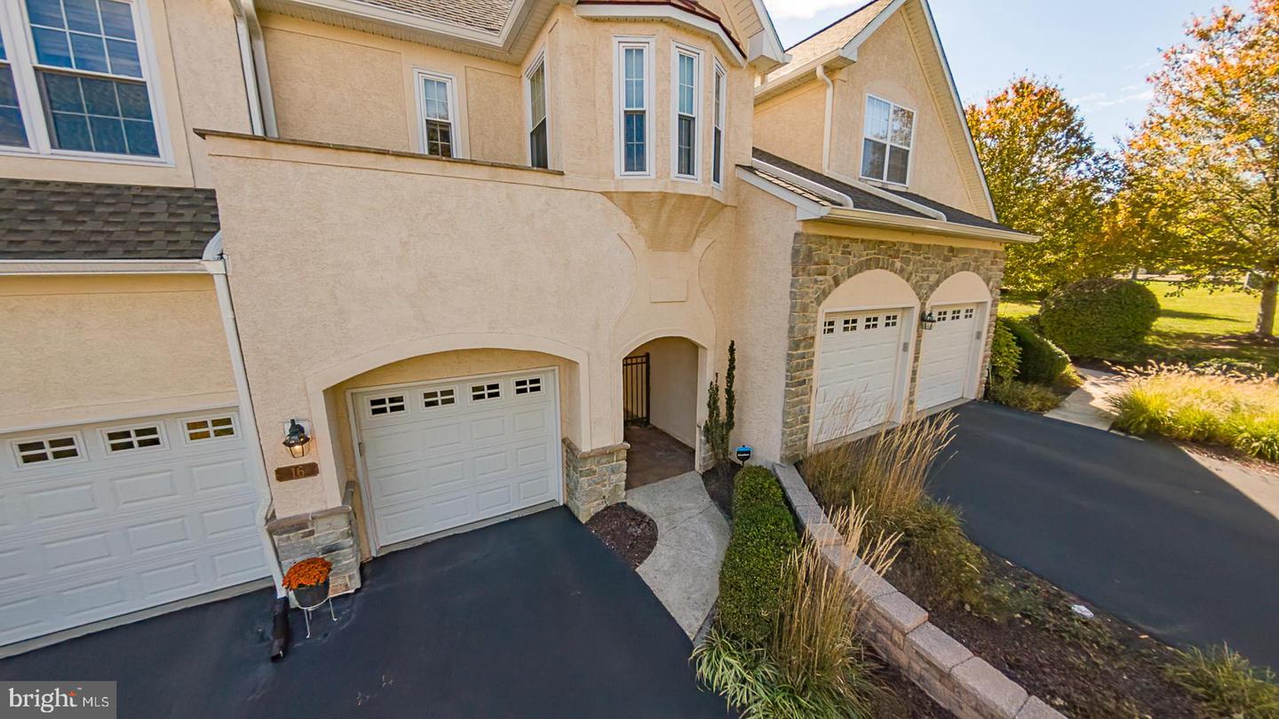 16 Creekview Circle, West Chester
