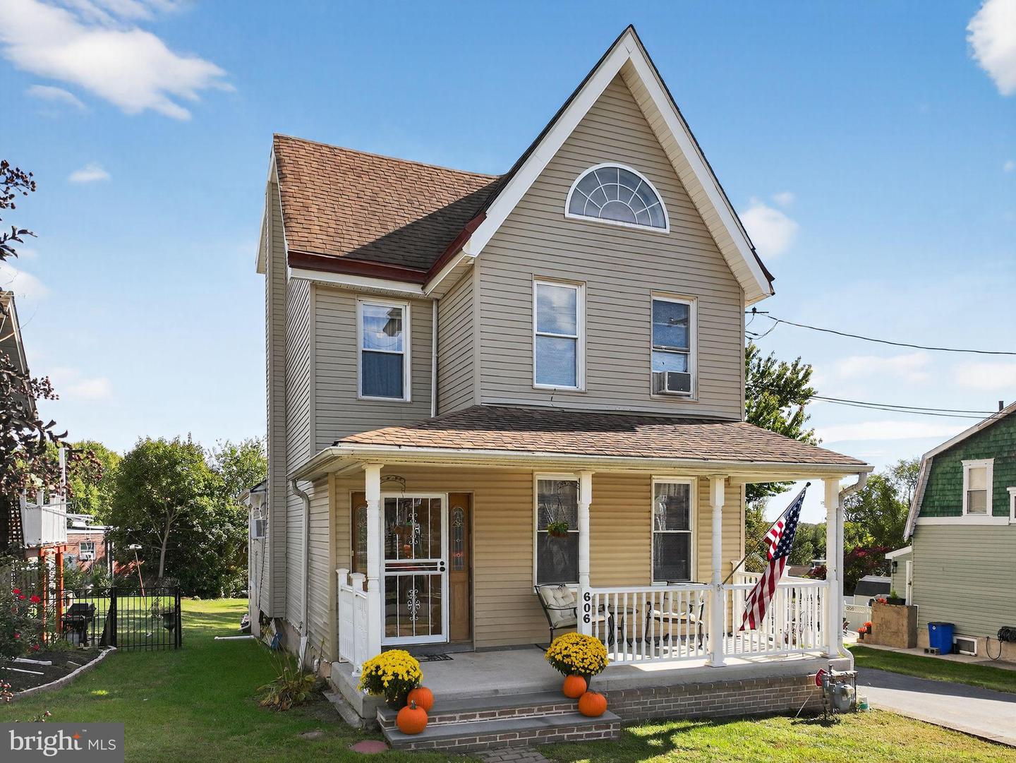 606 Seneca Avenue, Norwood