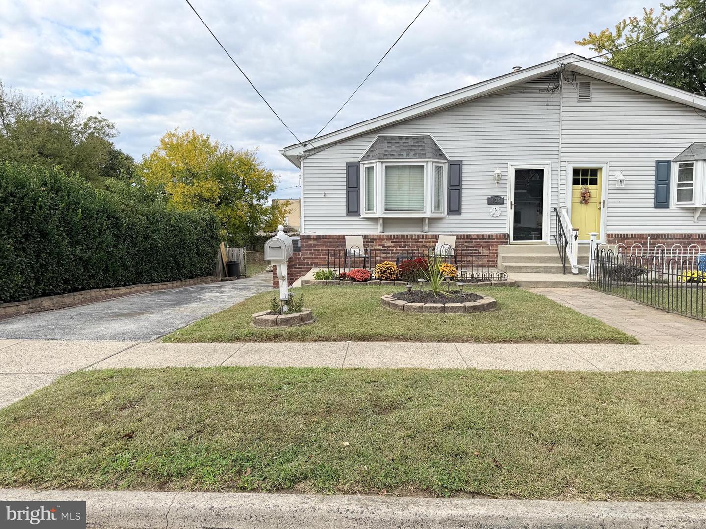 436 Manhattan, Essington