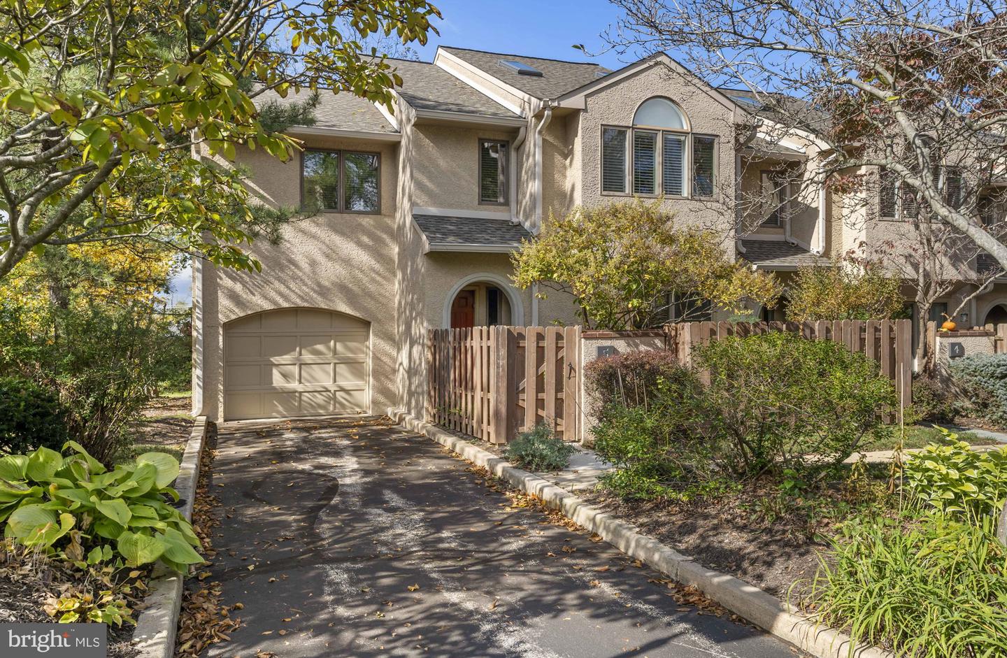 5 Greythorne Woods Circle, Wayne