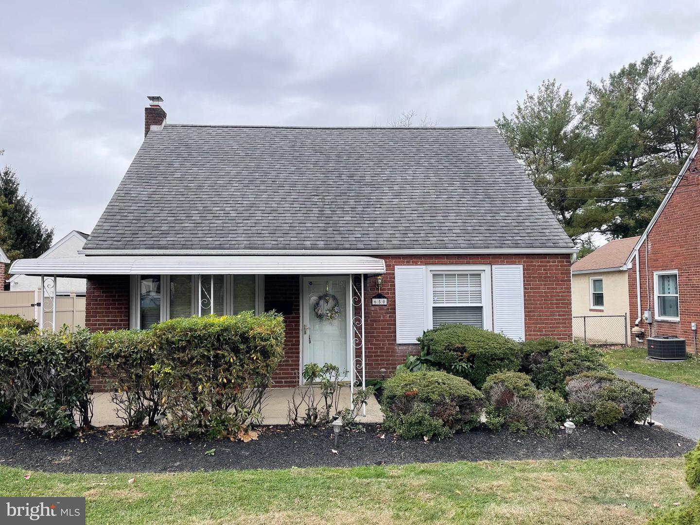 650 E Leamy Avenue, Springfield