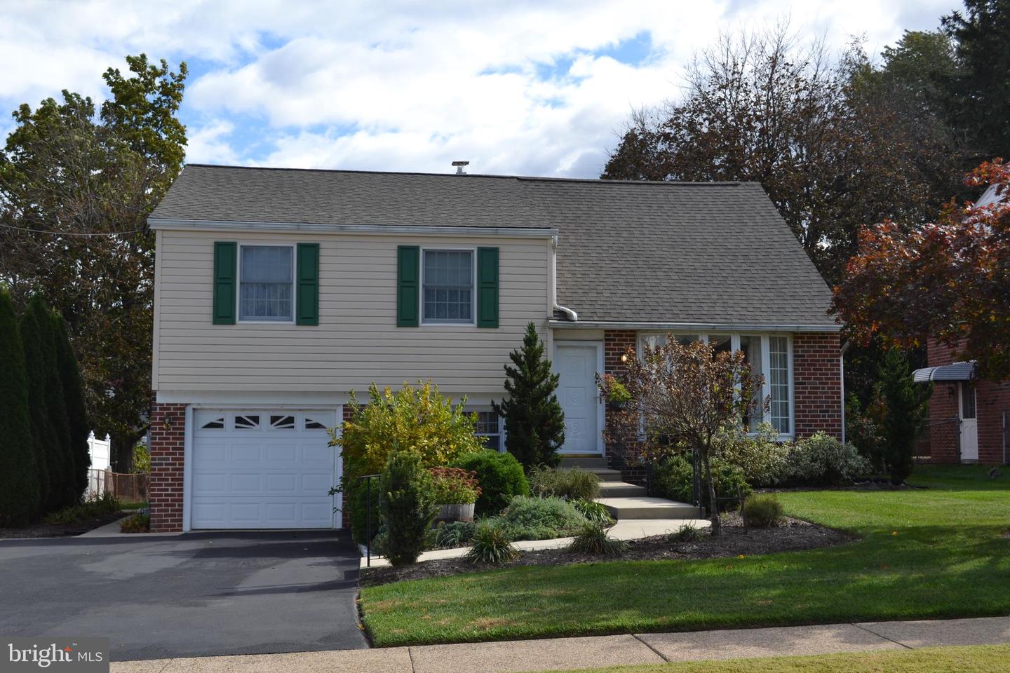 409 Melvin Drive, Brookhaven