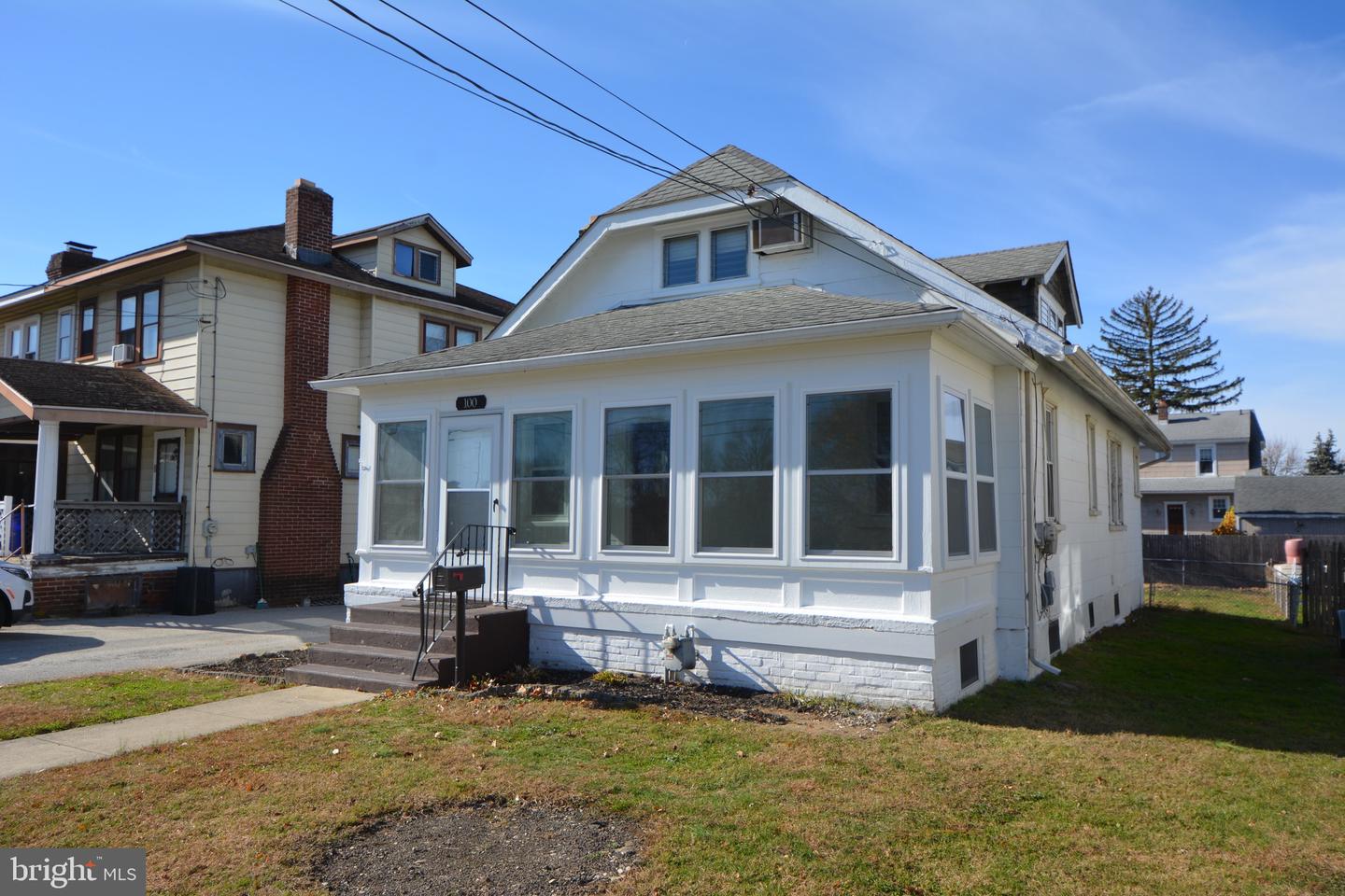 100 E Roland Road, Brookhaven