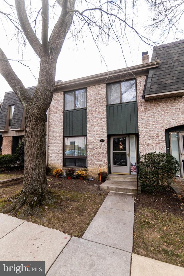 987 Putnam Boulevard, Wallingford