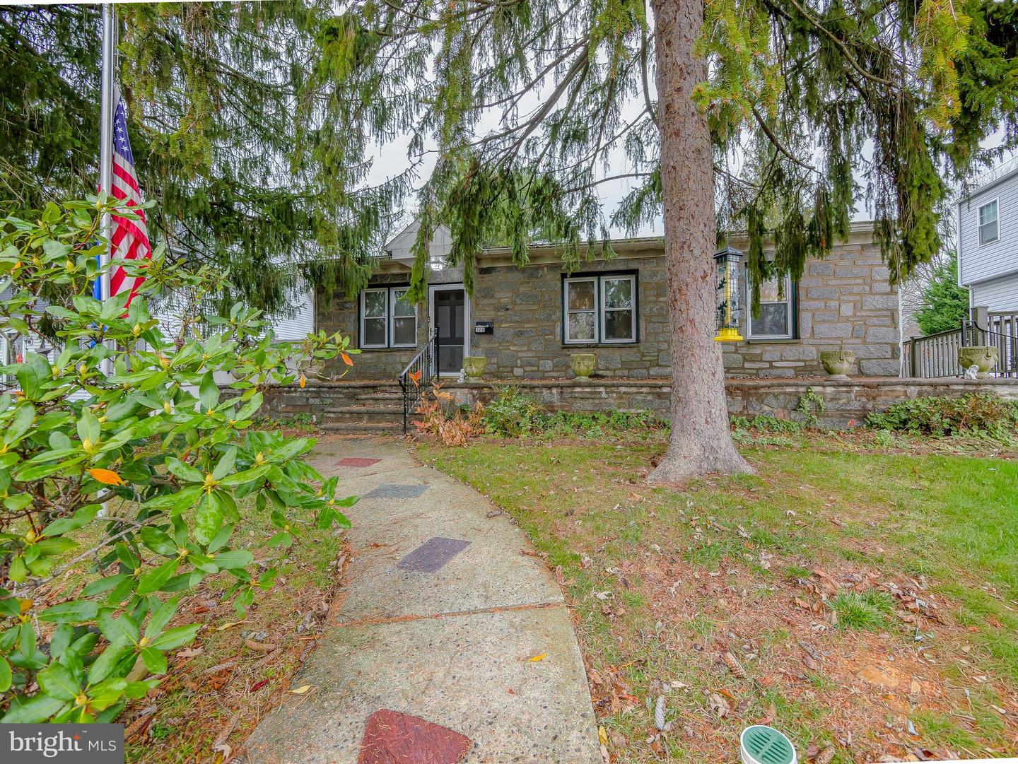 328 Hillside Avenue, Brookhaven