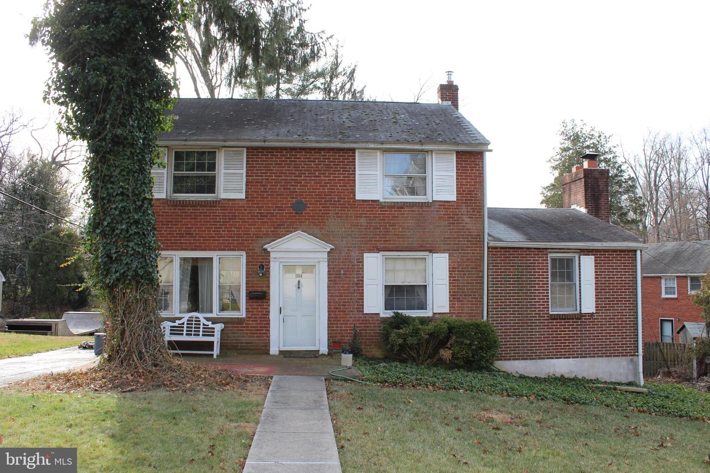112 E Thomson Avenue, Springfield