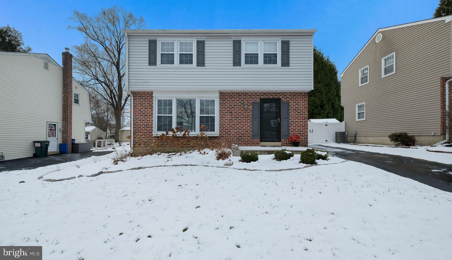 184 Woodlark Lane, Media