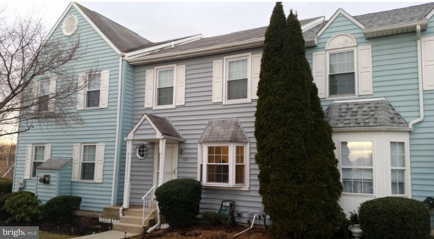 565 Applewood Court, Aston