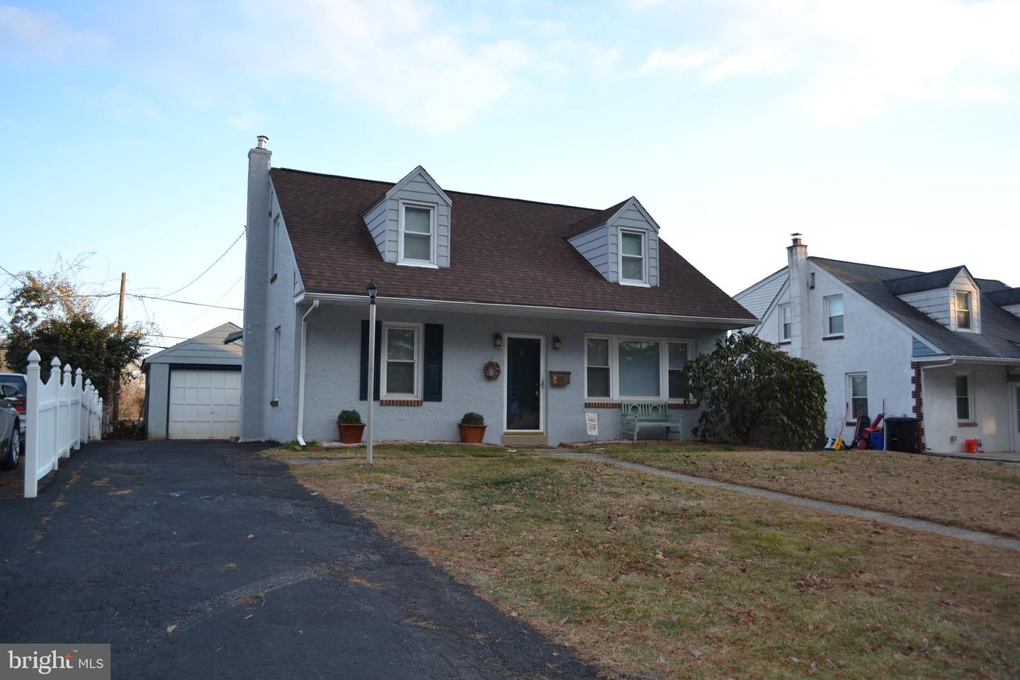 49 Kirk Lane, Media