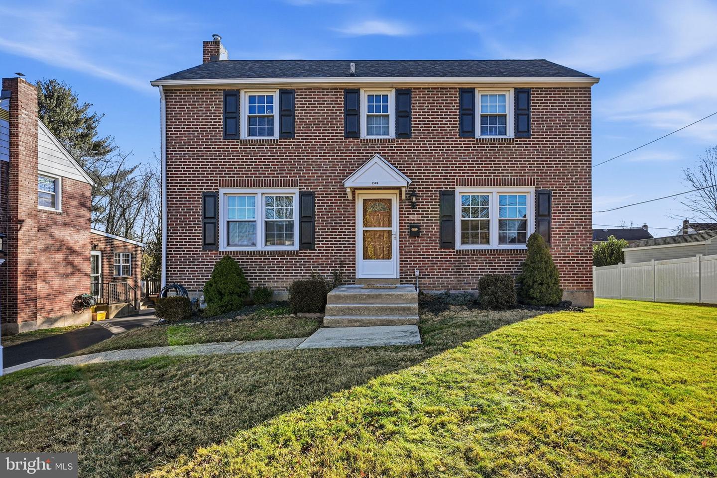 243 Colonial Park Drive, Springfield