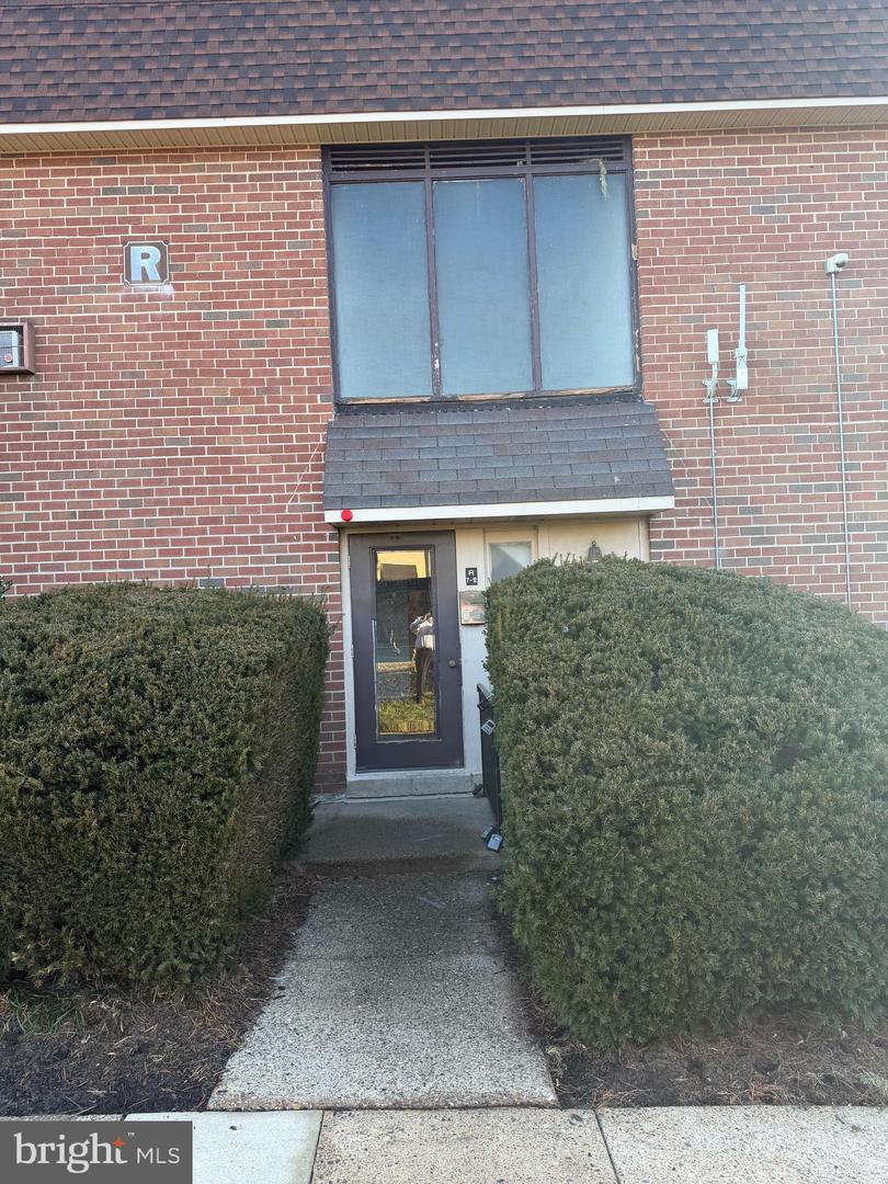 100 E Glenolden Avenue #r-12, Glenolden