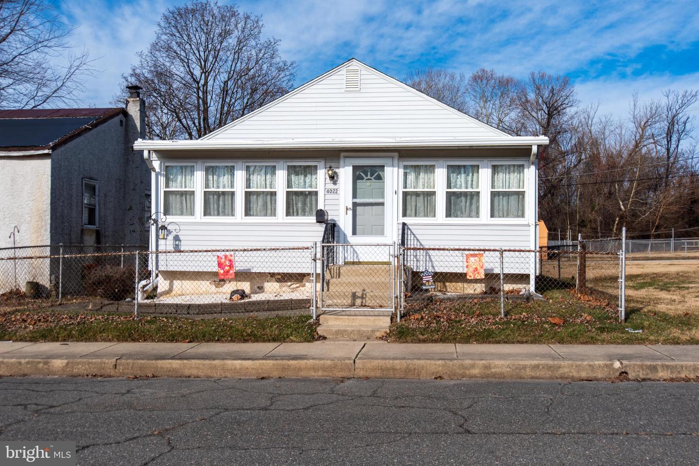 4022 W 7th St., Trainer