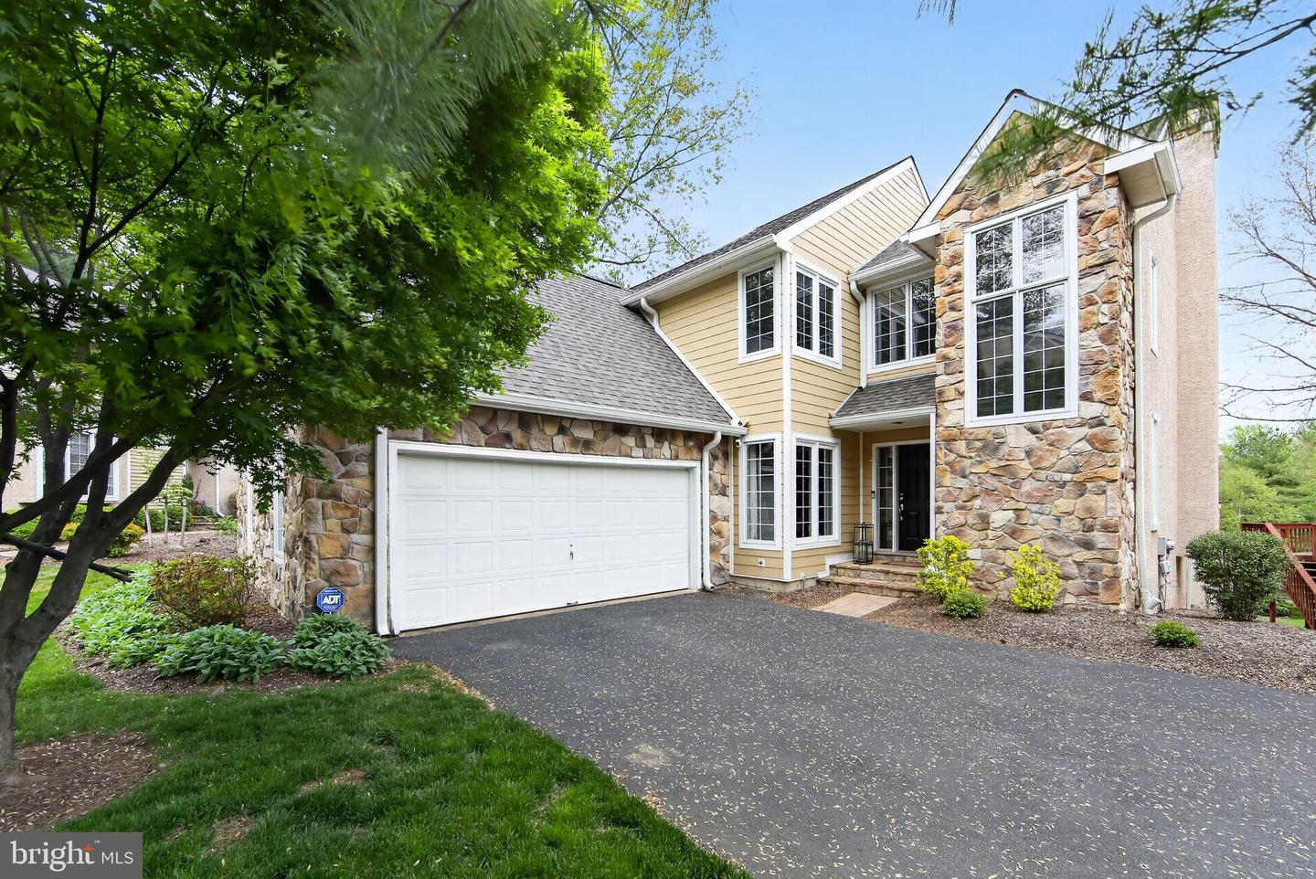 8 Village Circle, Newtown Square