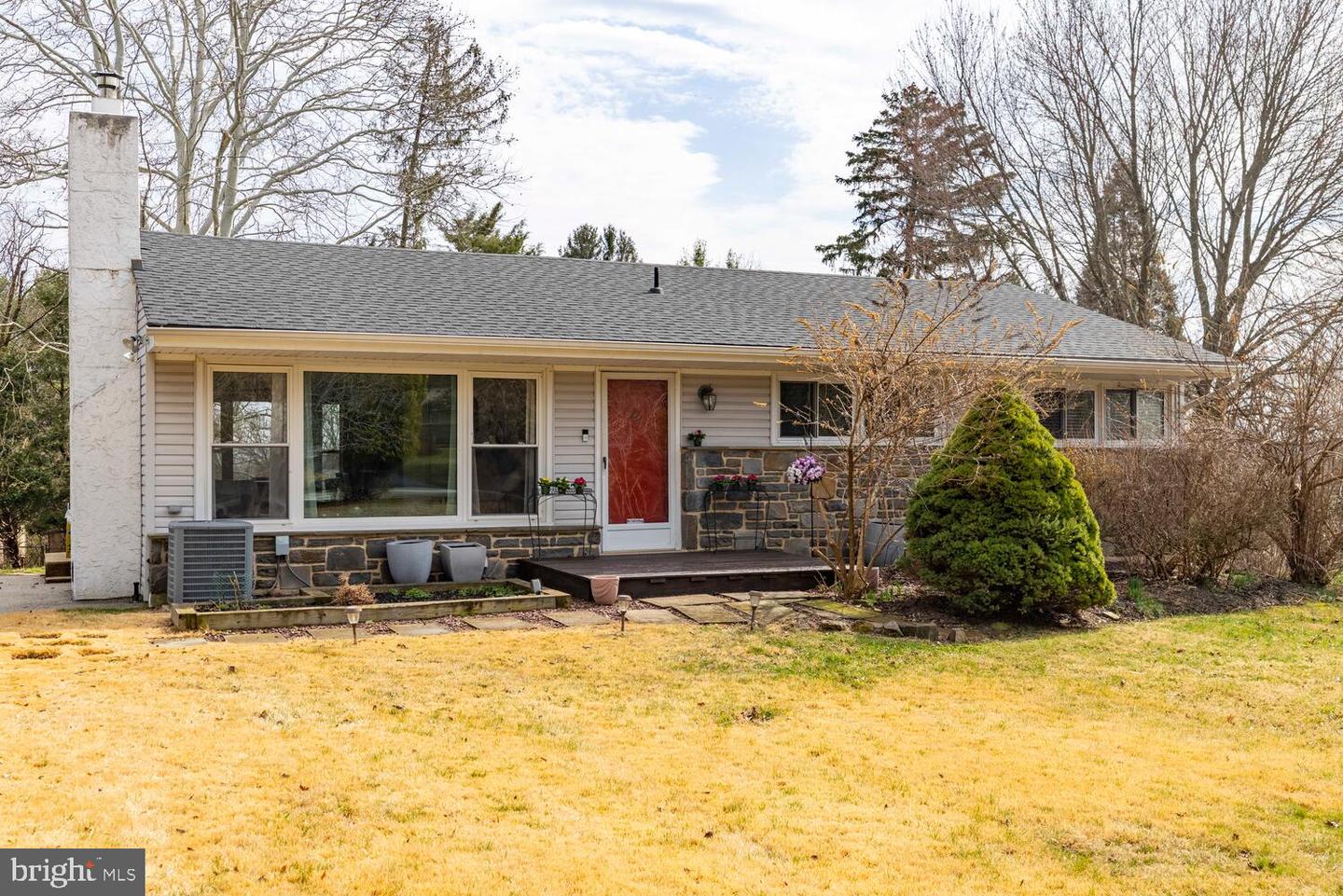 16 War Admiral Lane, Media