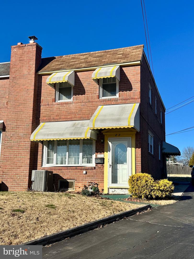 201 Emerald Lane, Media