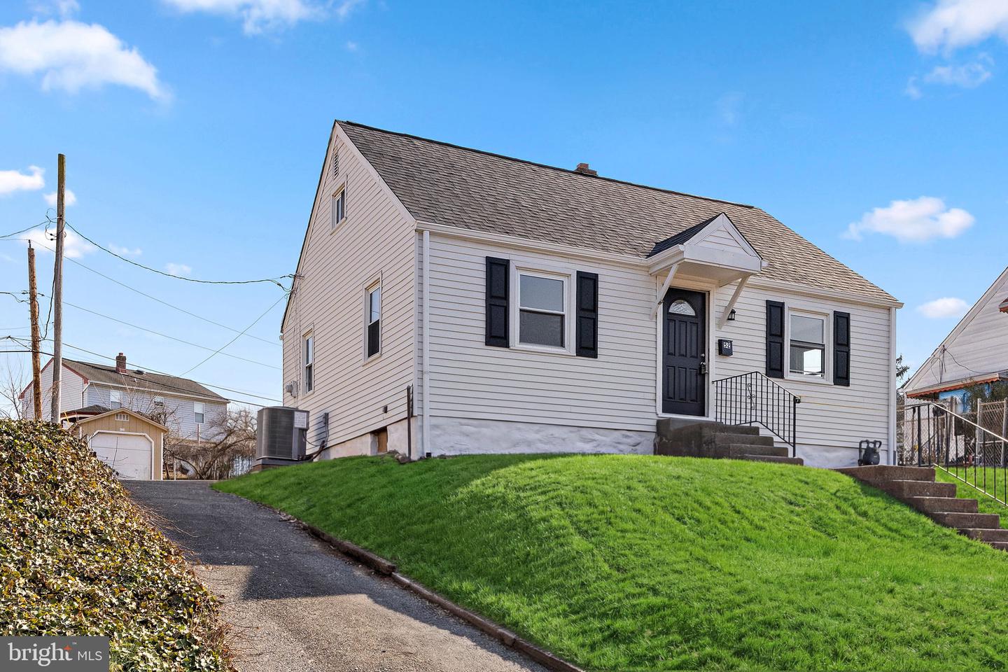 52 Seward Lane, Aston