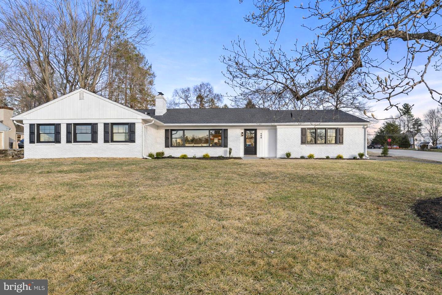 499 Collins Drive, Springfield