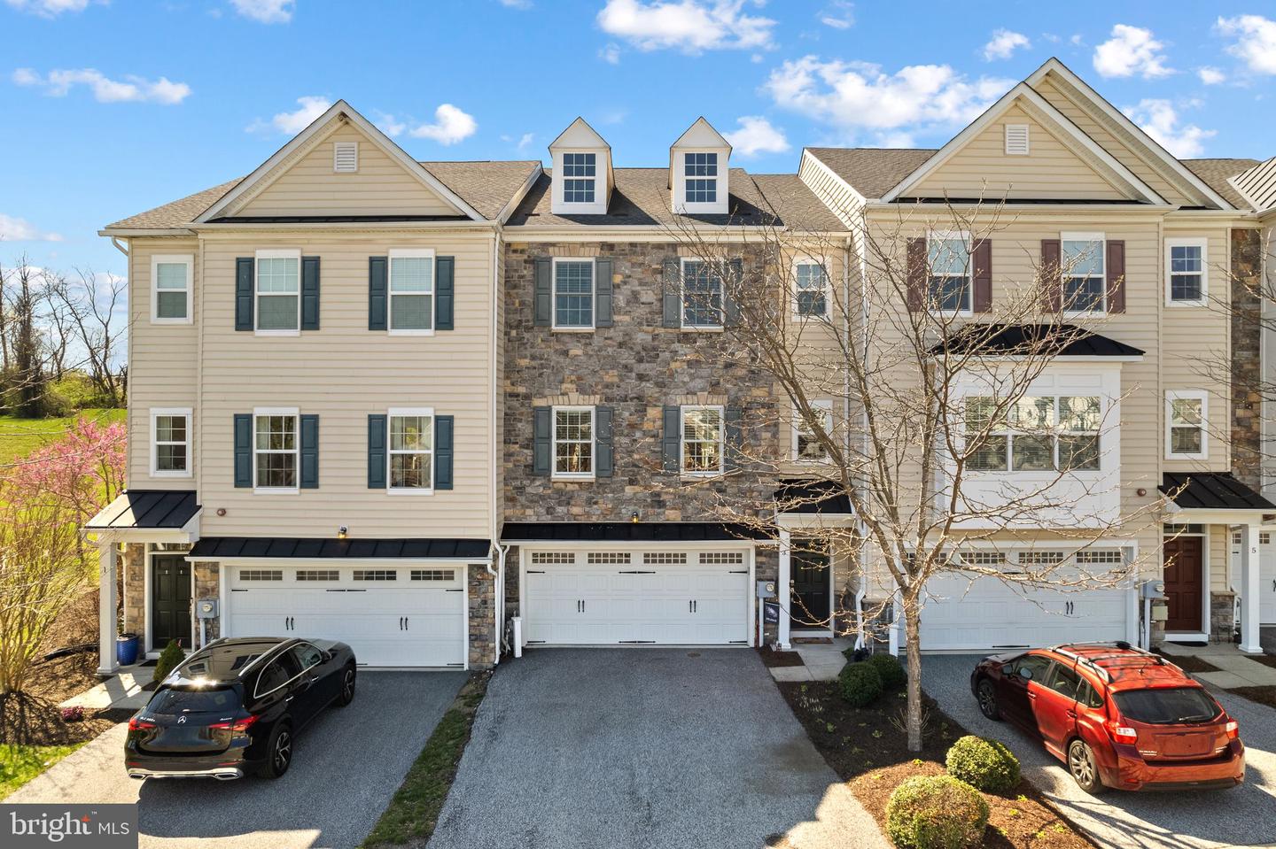 3 Skylar Circle, Media