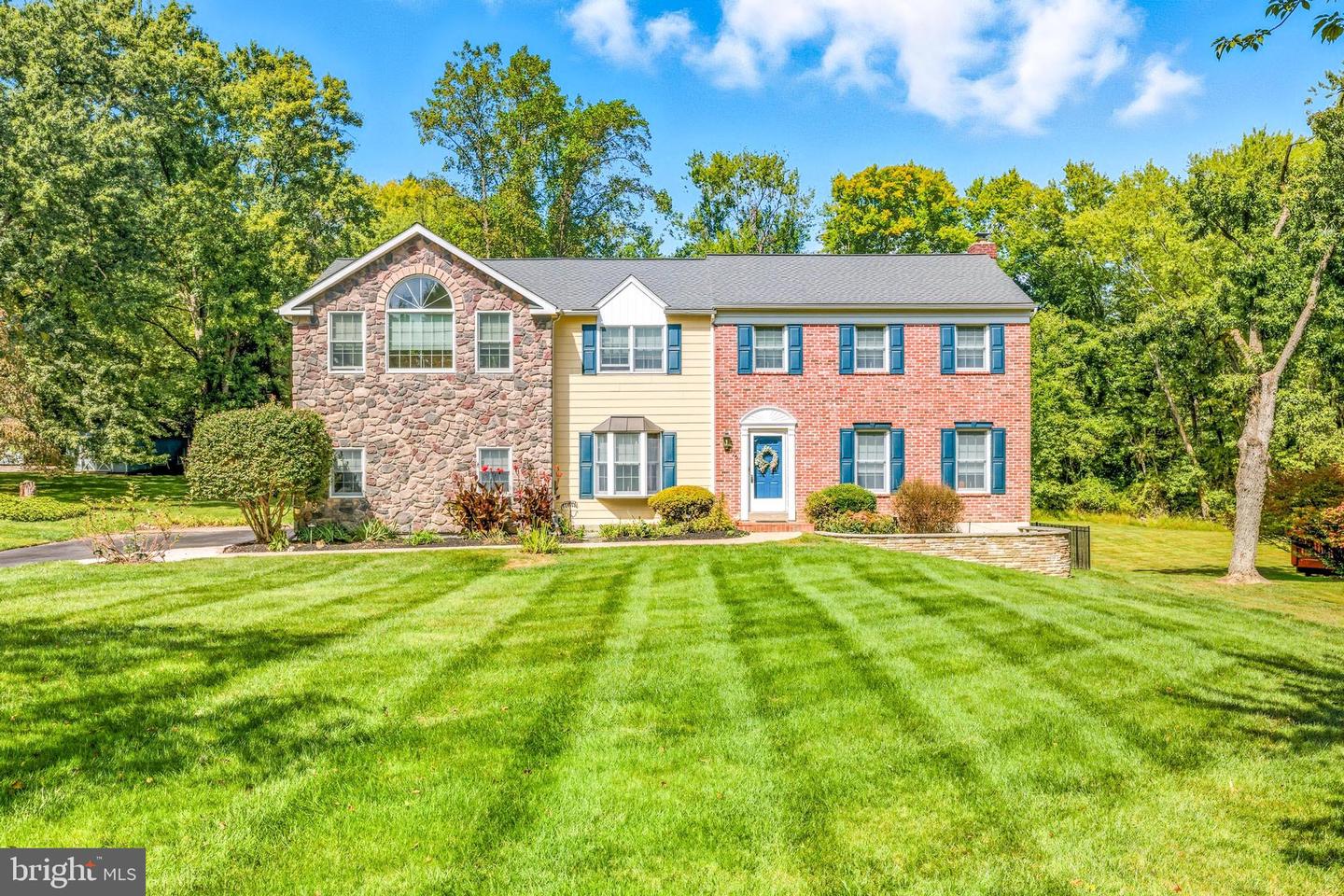 76 Colonial Circle, Thornton