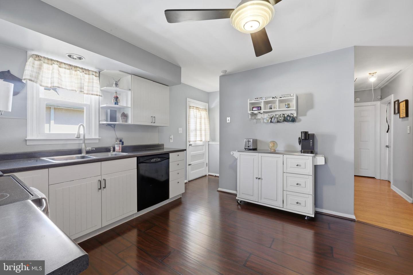129 E Maple Avenue, Brookhaven