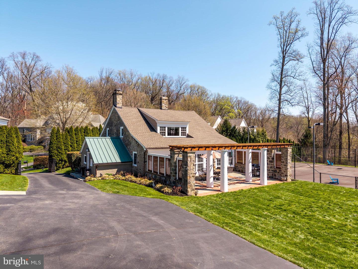 207 Carriage, Newtown Square