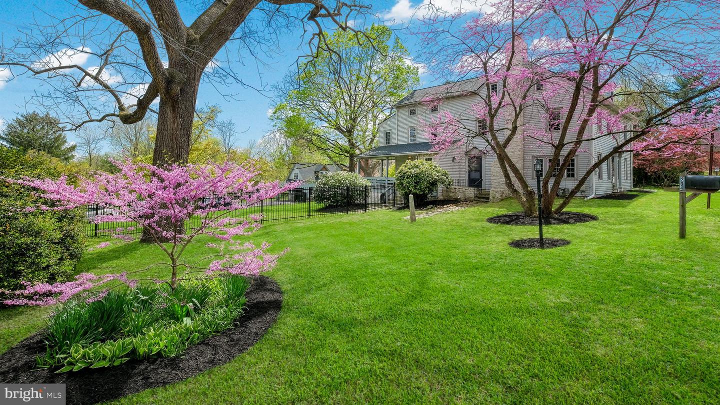 204 W Brookhaven Road