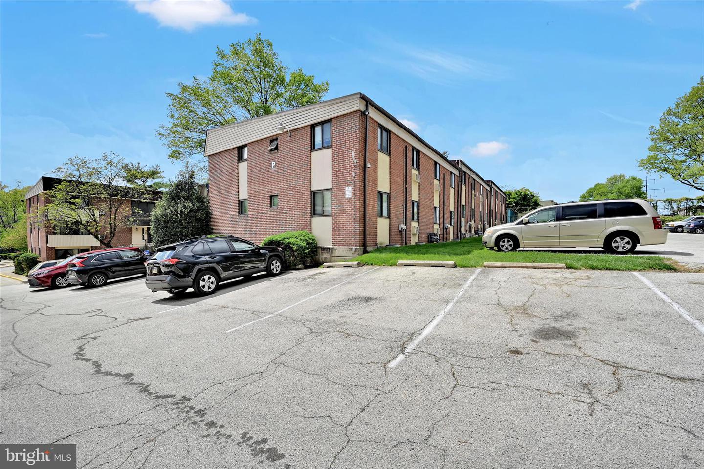 100 E Glenolden Ave # P12