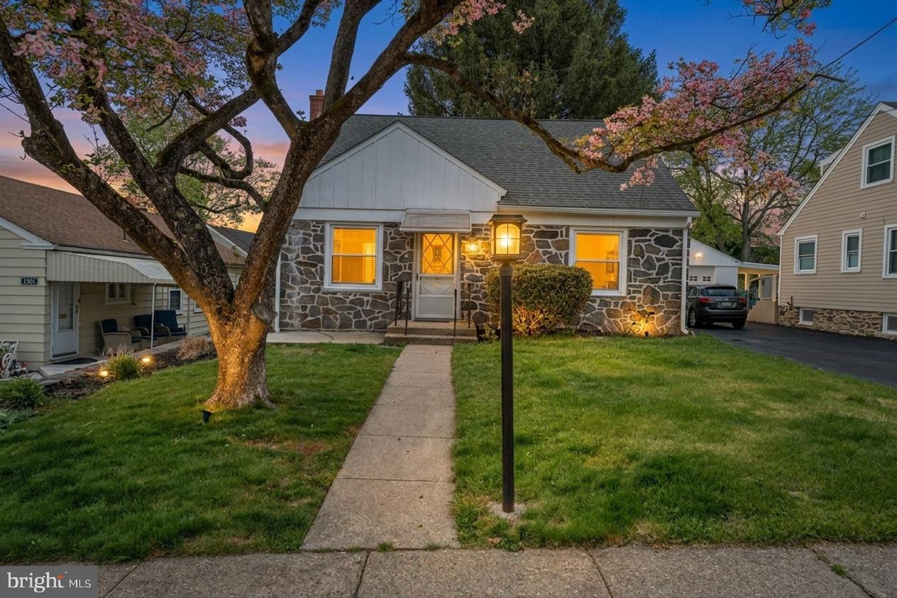 1305 Center Road