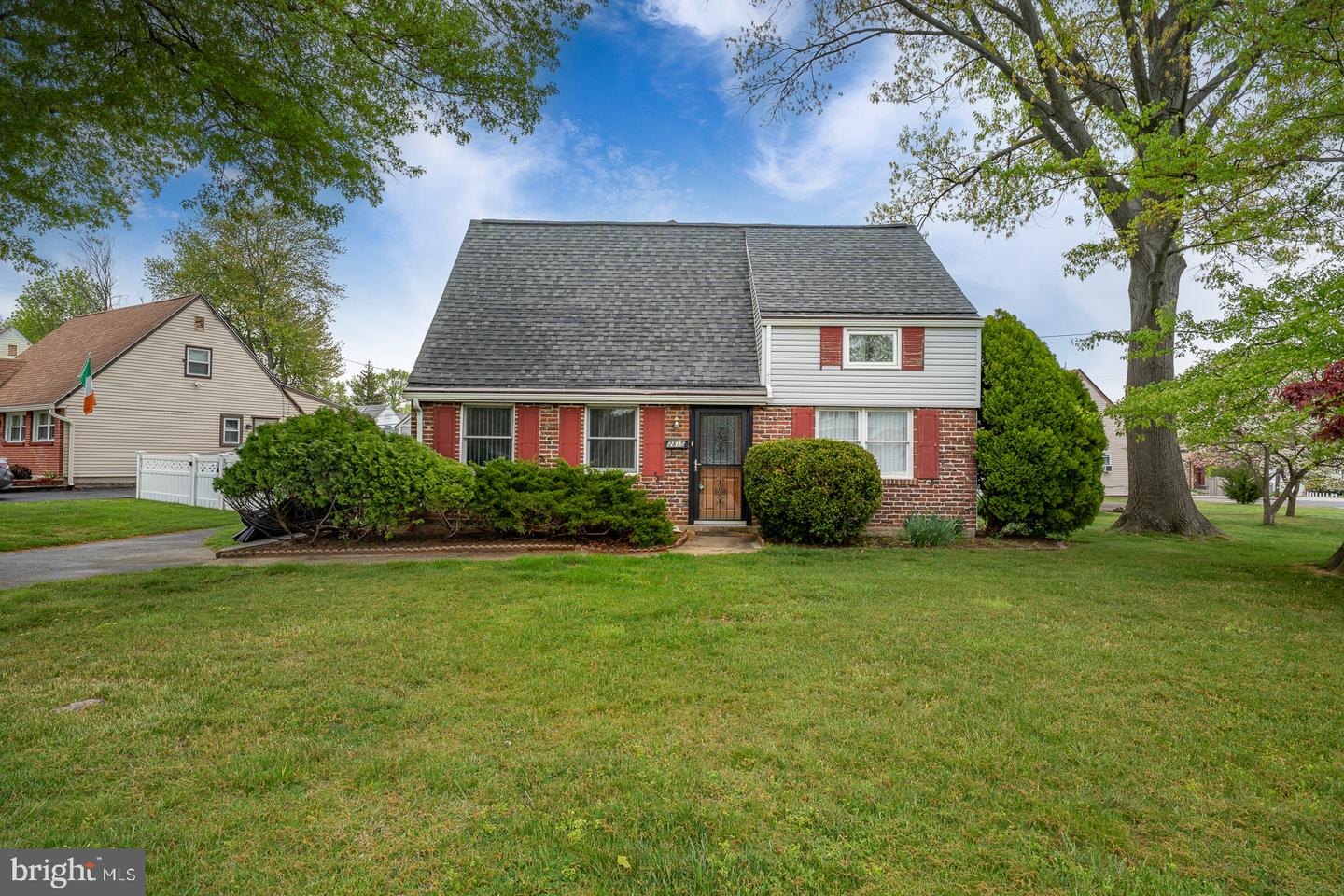 2815 Armstrong Avenue, Holmes