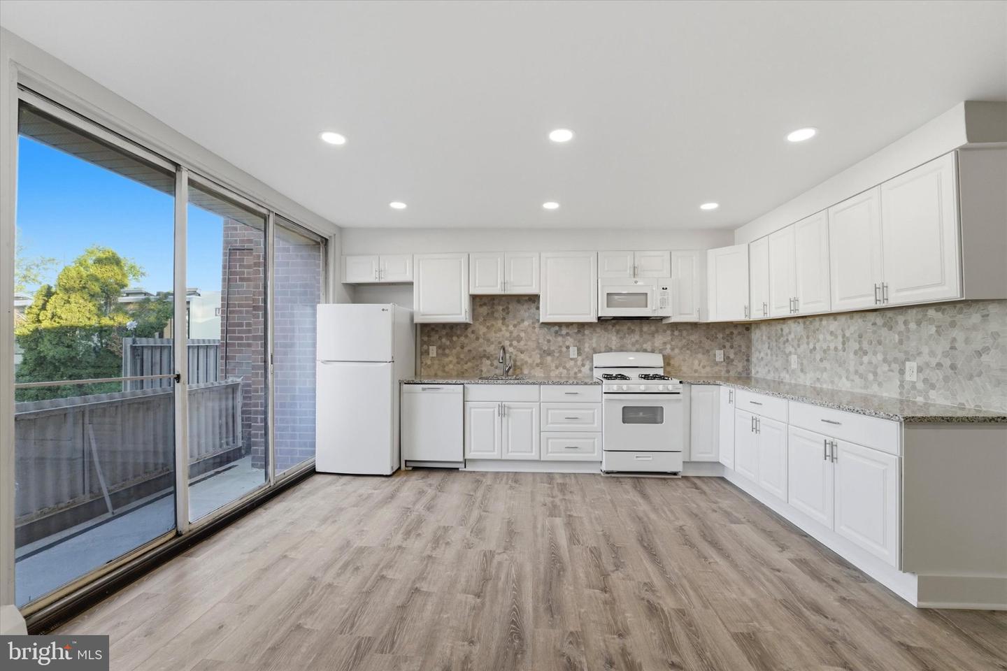 100 E Glenolden Avenue #r-10